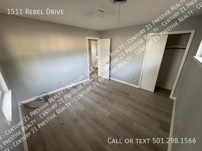 Building Photo - 1511 Rebel Dr