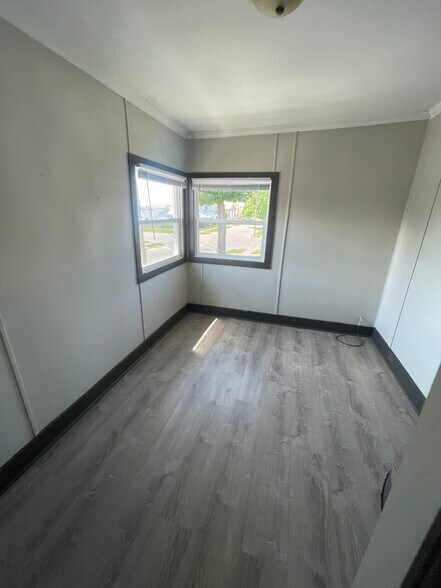 Building Photo - 605 Linwood Ave