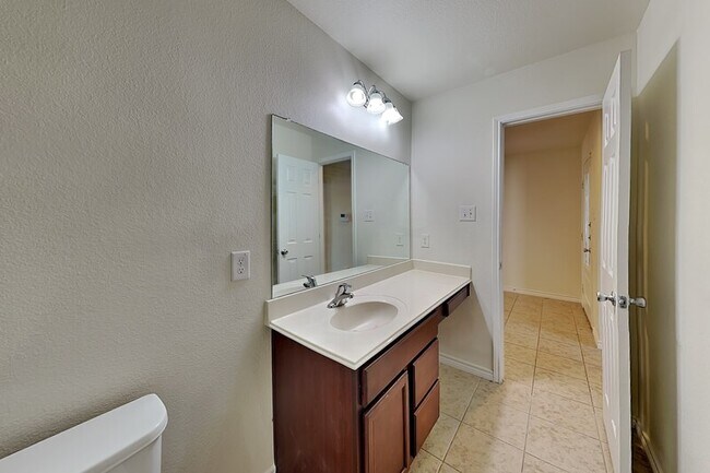 Building Photo - 14625 Briarcrest Dr