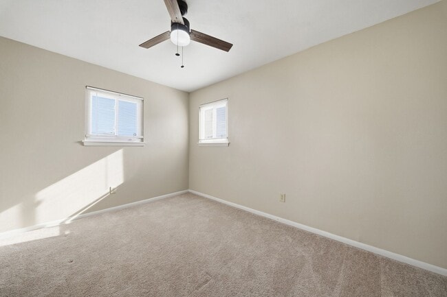 Building Photo - Spacious 4 bedroom/2 Bath Ranch Style Home