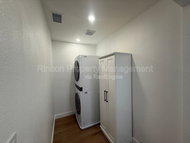 Building Photo - 607 Lemon Way