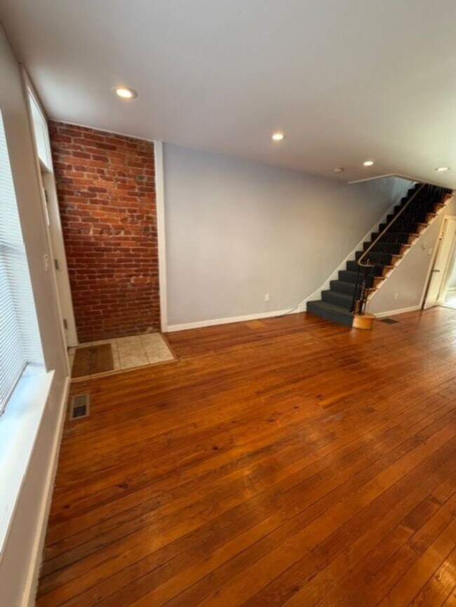 Building Photo - Beauty in LOMO