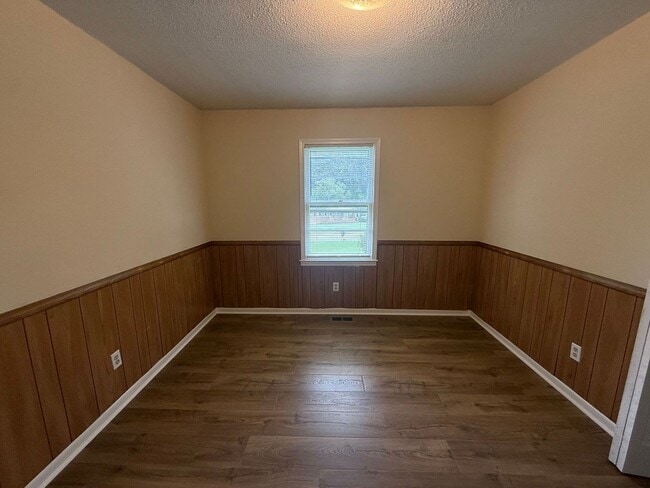 Building Photo - 1570 Marett Blvd