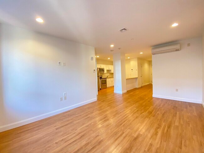 Building Photo - 875 Elm St