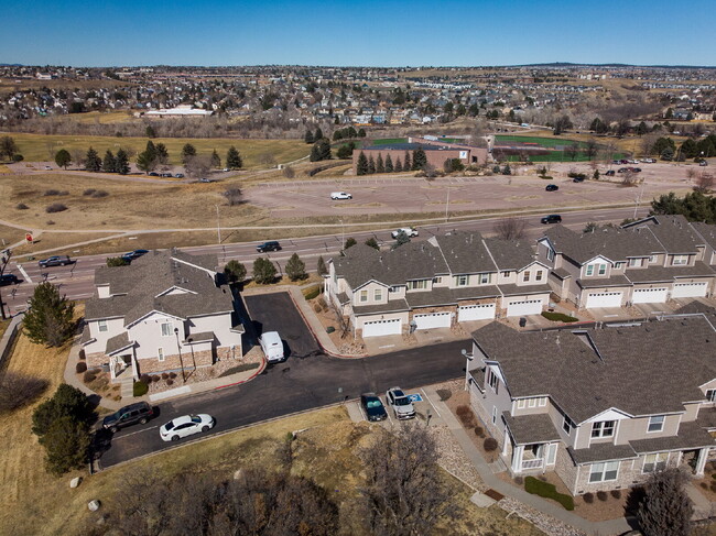 Building Photo - Beautiful 2 Bedroom End-Unit Townhouse in Montarbor Villas w/ Mountain Views