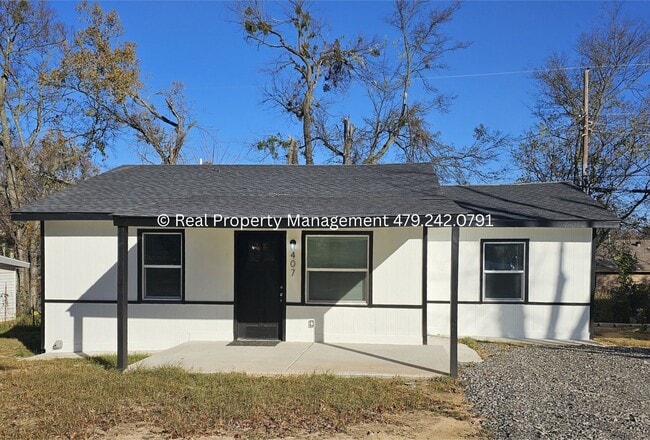 Building Photo - 407 Hemlock St