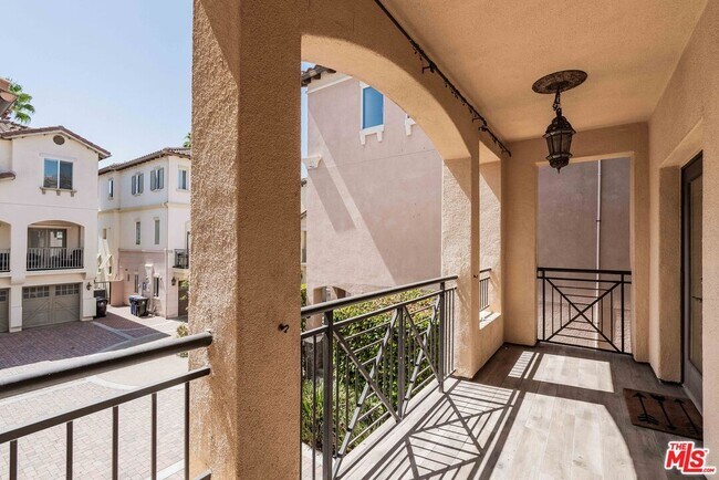 Building Photo - 5734 S Celedon Creek