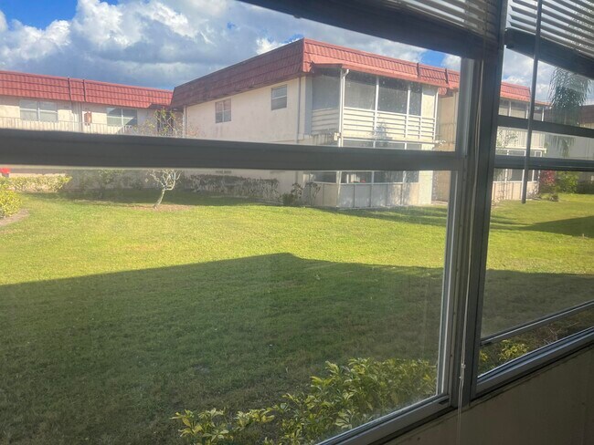 Building Photo - 632 Saxony Trail