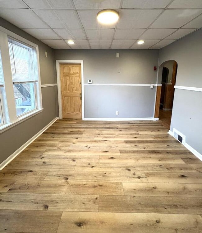 Building Photo - 7 Howe St