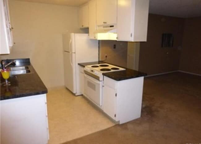 Building Photo - 2 Bedroom 1 Bath close to CSUC