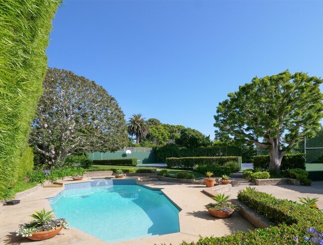 Building Photo - 1804 Paseo Del Mar
