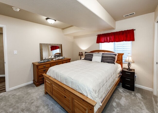 Building Photo - 3615 Oak Meadow Dr