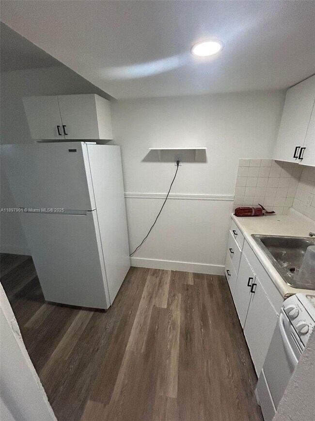 Building Photo - 1035 N Andrews Ave