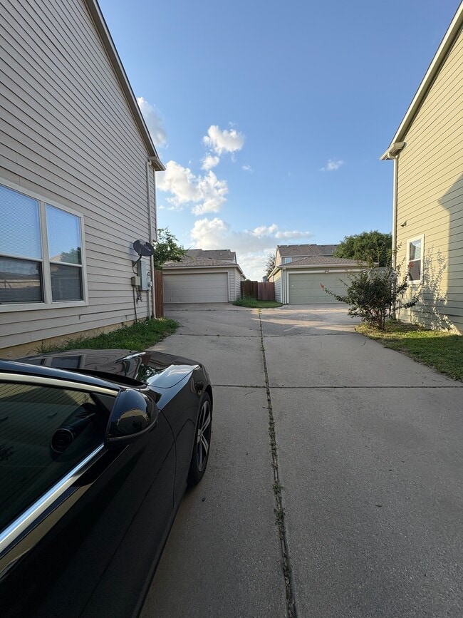 Building Photo - 4113 Macy Ln