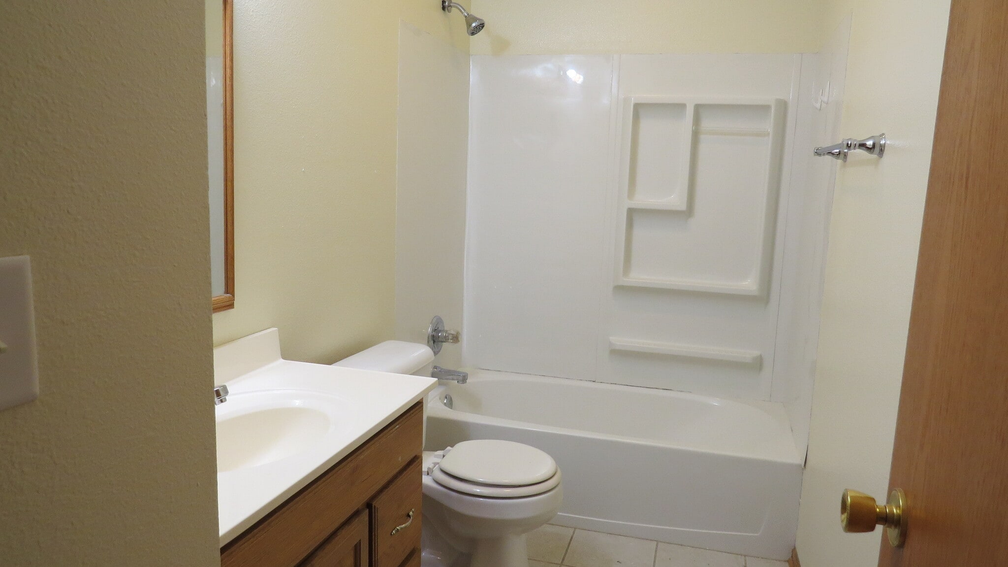 Upstairs Hall bathroom - 601 Southwest 4th Street