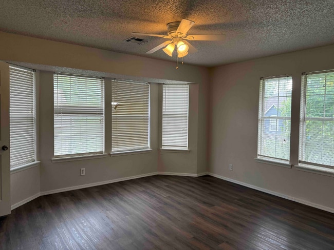 Building Photo - 8809 S Urbana Pl
