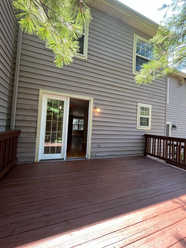 Building Photo - 4674 Mews Dr