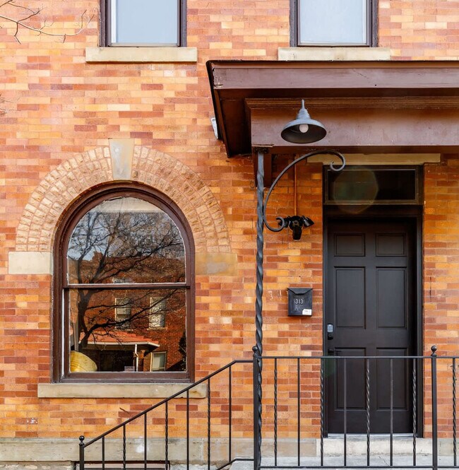 Building Photo - 313 W 4th Ave