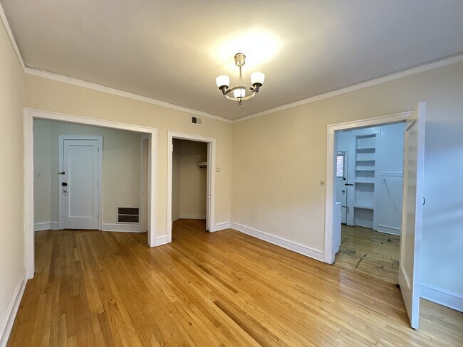 Building Photo - 1312 Oak Ave