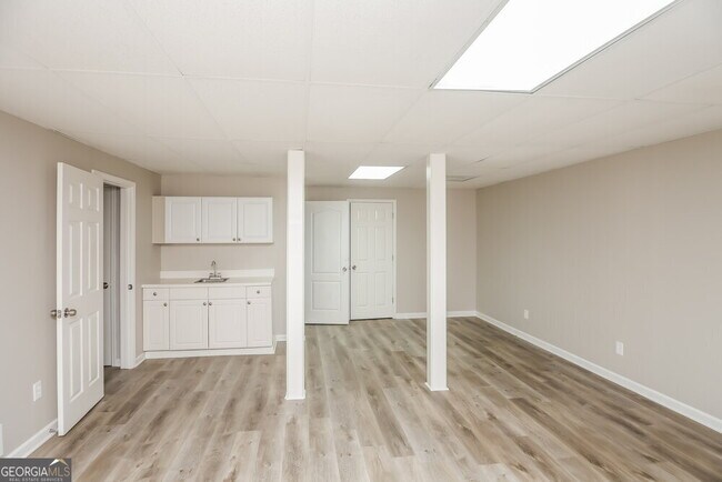 Building Photo - 7817 Cambridge Dr