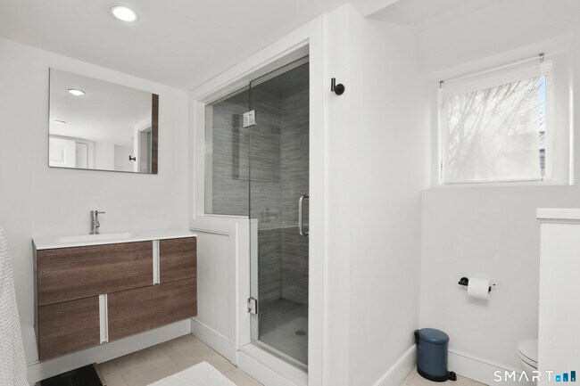 Building Photo - 6 Meadowbank Rd