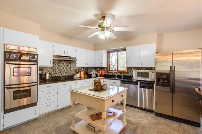 Building Photo - Peaceful 5 bdrm Mountain retreat in Woodla...