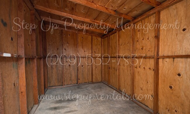 Building Photo - 18669 Pine St