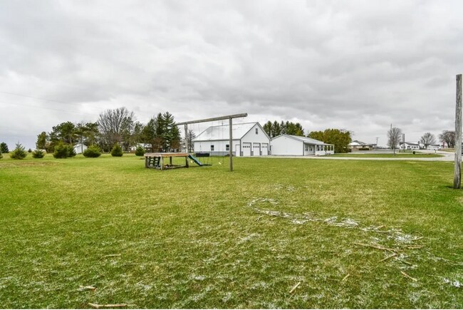 Building Photo - Single family home with BARN/SHOP - Flora, Indiana