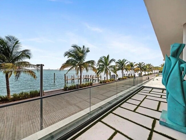 Building Photo - 3131 NE 7th Ave