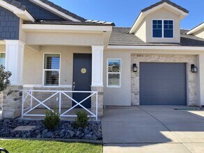 Building Photo - 4008 Bedford Pl