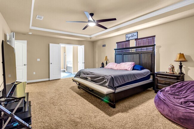 Building Photo - 5 Bedrooms in Crestview!!