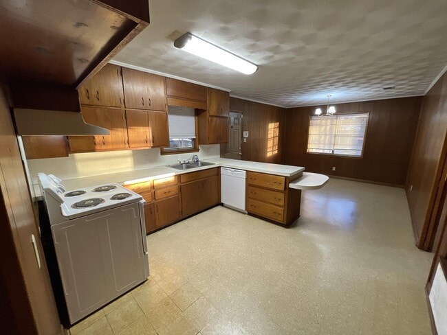 Building Photo - 2707 W 27th Ave