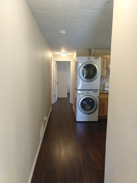 Building Photo - 4045 W Juniper Rd
