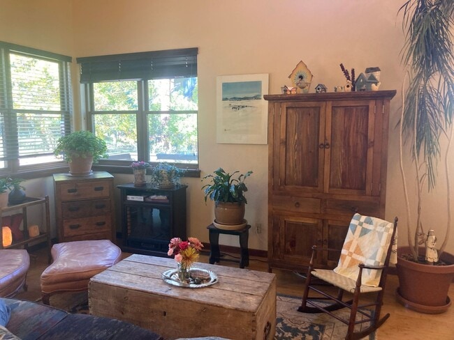 Building Photo - Charming 2-Bedroom, 2-Bath Cabin Retreat
