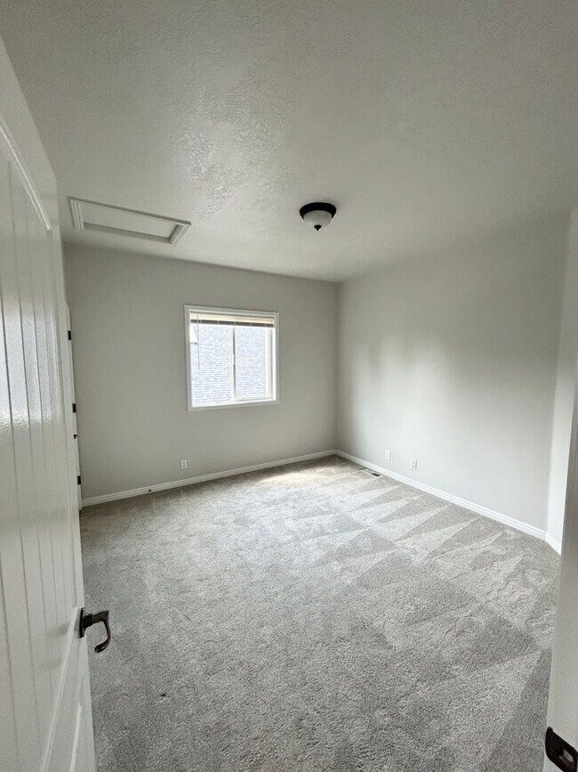 Building Photo - Spacious Saddlebrook Home with Bonus Room, Office & No Rear Neighbors