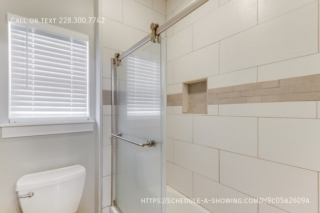 Building Photo - 1713 Shelby Ln