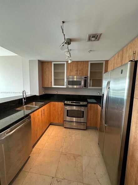 Building Photo - 7900 Harbor Island Dr