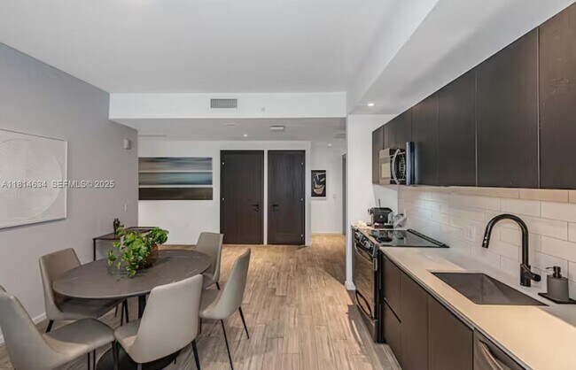 Building Photo - 398 NE 5th St