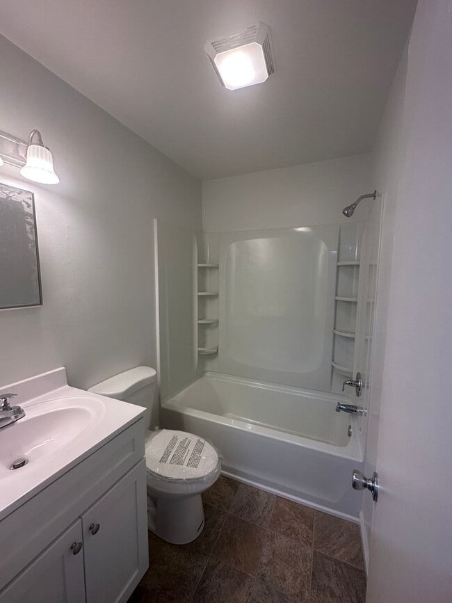 Building Photo - 2339 Memorial Ave SW