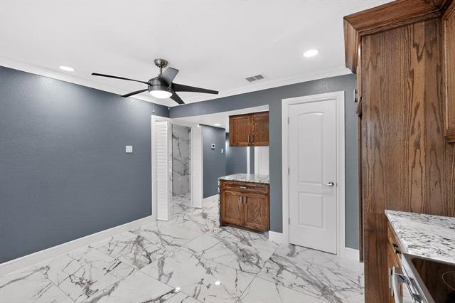 Building Photo - 4006 Mayflower Dr