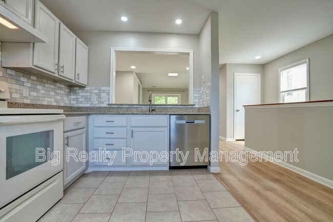 Building Photo - 1732 Rosewood Ct