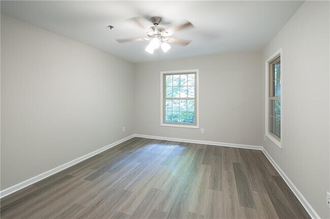 Building Photo - 3117 Colonial Way