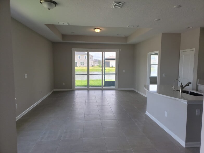 Building Photo - 808 Cherry Elm Dr