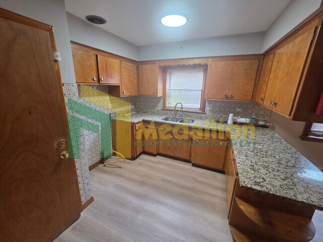 Building Photo - Spacious 6-Bedroom Home with Finished Basement and Backyard