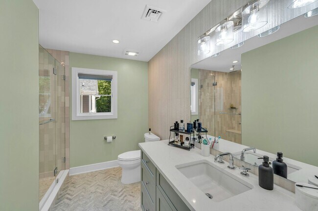 Building Photo - 976 Scioto Dr