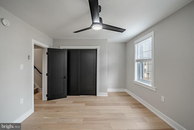 Building Photo - 303 W Washington St