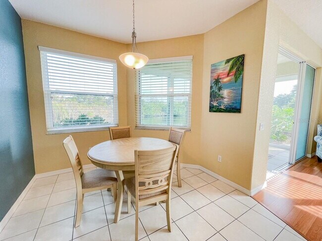 Building Photo - Beach and Downtown Venice! Furnished ground floor condo! Gorgous!