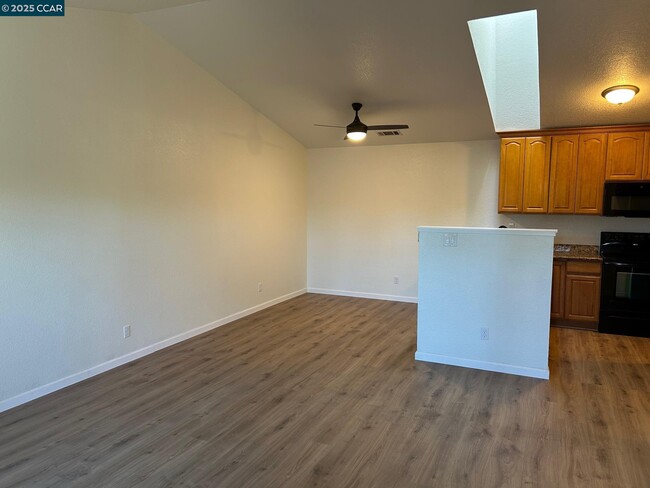 Building Photo - 952 Villa Terrace