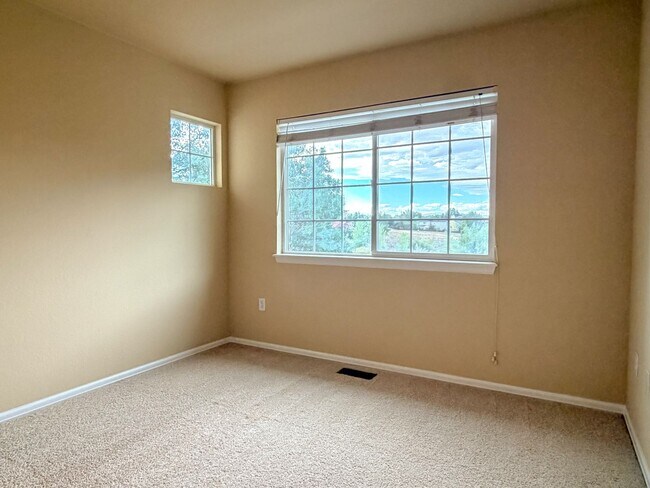 Building Photo - 12723 W Bowles Pl