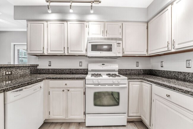 Building Photo - Light-Filled Dual-Suite Condo with Soaring Ceilings, Fireplace & Private Balcony in Amenity-Rich ...